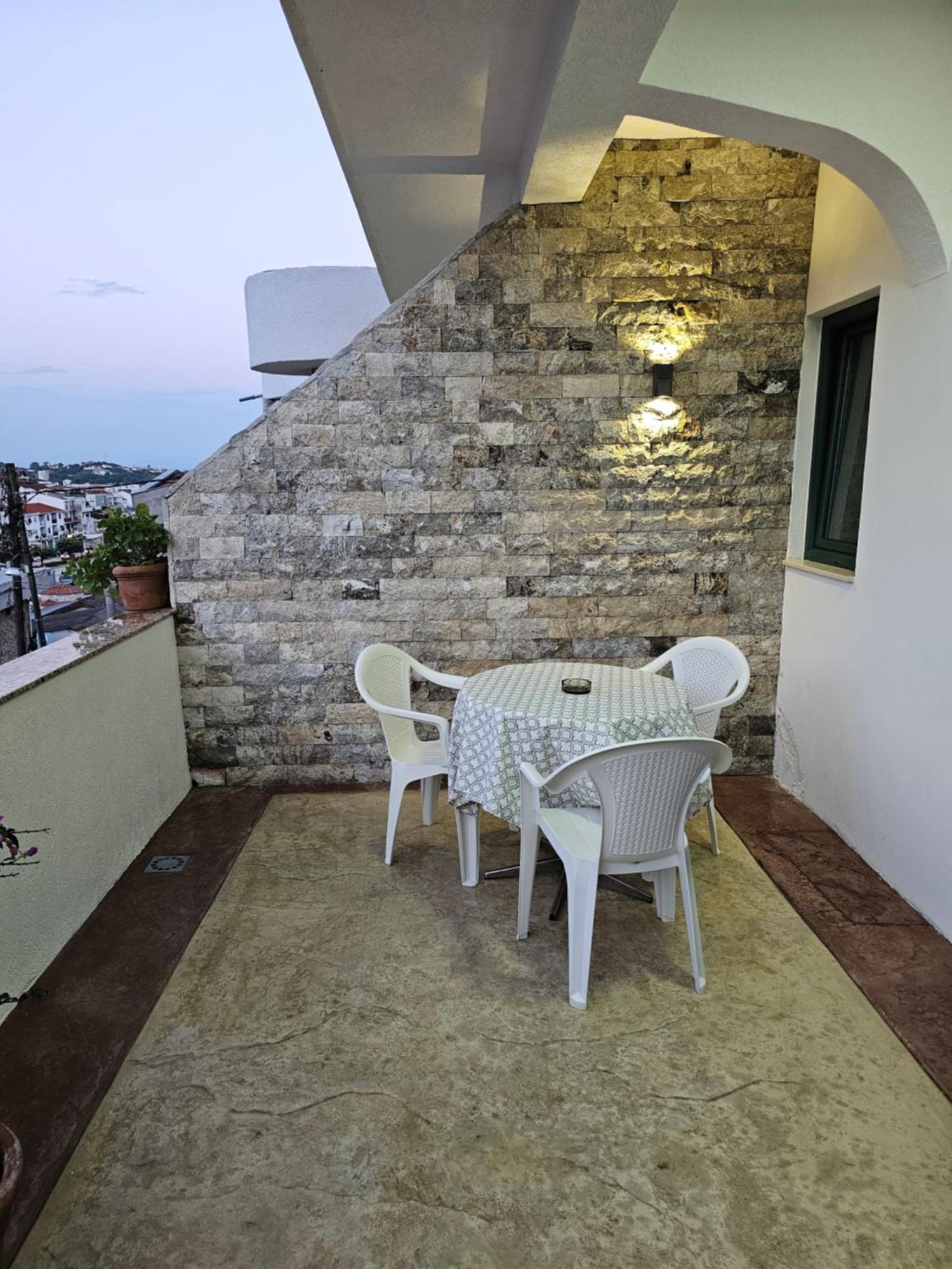 Apartments Ishmi In Center Of Улцинь Екстер'єр фото