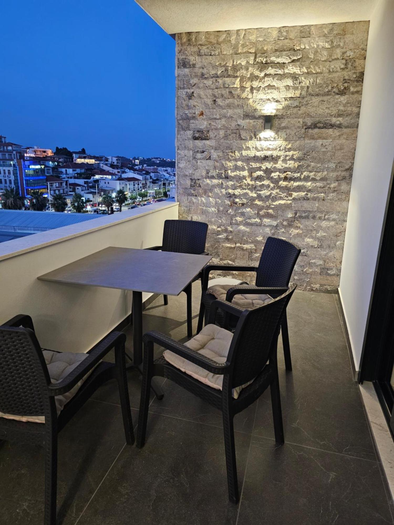 Apartments Ishmi In Center Of Улцинь Екстер'єр фото